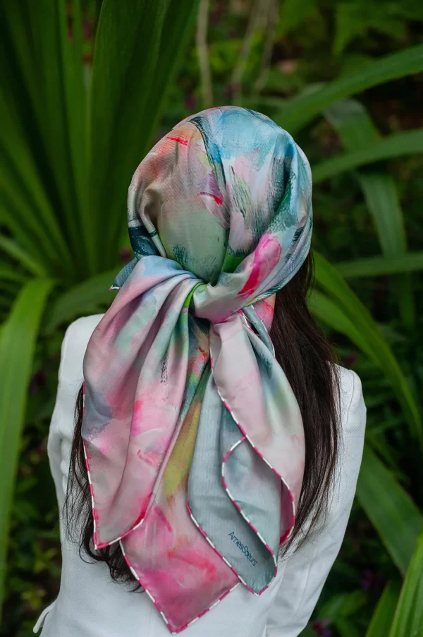 Foulard Carré En Crêpe De Soie 73x68 Cm - Roulotté Main - Occasion Parfait état