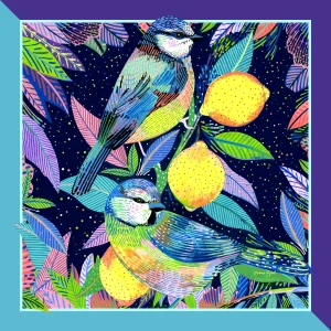 Ce gavroche est un carré en soie, d'après une illustration de Orane Sigal.. Ces tonalités sont dans les bleus . Ce petit foulard est édité par la maison AmesSoeurs , maison de soieries lyonnaises , en série limitée.
