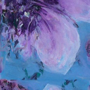 "Écharpe en pongé de soie Ames Sœurs Édition, modèle Recomposé n°1 par Clément Montolio. Détail d'une fleur bleue et mauve sur une soie fine et fluide avec finition bourdon."