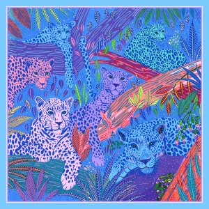 "Les Léopards" par Orane Sigal pour le châle AmesSoeurs, mettant en scène plusieurs léopards tachetés aux nuances de bleu, violet et rose dans une jungle sauvage stylisée avec une bordure bleu clair.